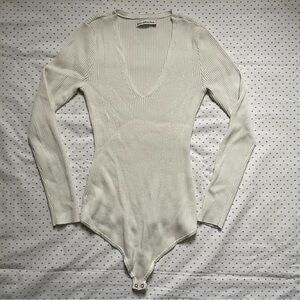 Abercrombie & Fitch V-Neck Cream Ribbed Bodysuit size medium